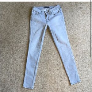 Light grey Levi’s